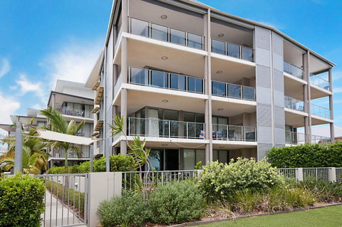 Spectacular Unit Overlooking Pumicestone Passage - Welsby Pde, Bongaree - Hotel Accommodation 0