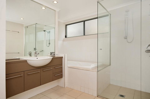 Spectacular Unit Overlooking Pumicestone Passage - Welsby Pde, Bongaree - Hotel Accommodation 12