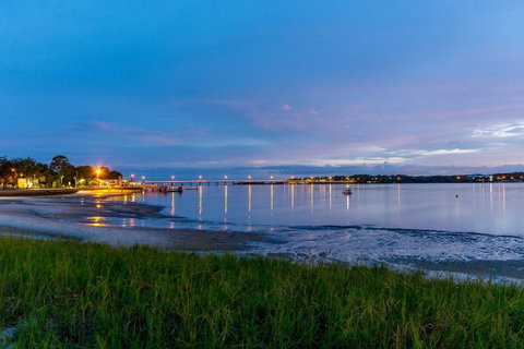 Spectacular Unit Overlooking Pumicestone Passage - Welsby Pde, Bongaree - Hotel Accommodation 17