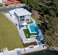 Stunning Canal Home Oh So Close To The Waterfront - Hotel Accommodation