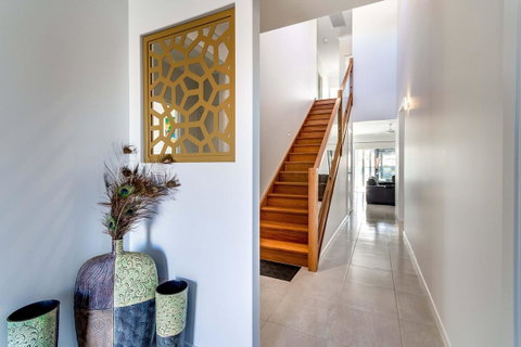 Stunning Canal Home Oh So Close To The Waterfront - Hotel Accommodation 11