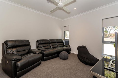 Stunning Canal Home Oh So Close To The Waterfront - Hotel Accommodation 10