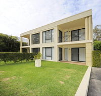 'Bagnall Views' 2/161 Government Rd - Stylish  modern duplex across the road to the waters edge - Hotel Accommodation