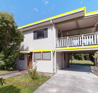 'Beach Break 1' 1/10 Lionel Street - upstairs unit with Aircon - Hotel Accommodation