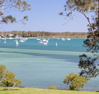'Corlette Waterfront' 2/44 Danalene Parade - Waterfront Luxury WIFI Aircon Boat Parking - Hotel Accommodation