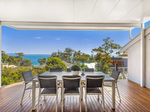 'Nunkeri', 5 Kerrie Close - Stunning House With Fabulous Views, Linen, WIFI & Air Conditioning - Hotel Accommodation 0