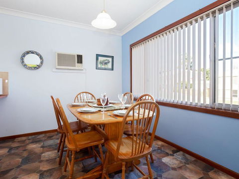 'Rutland', 1/13 Cromarty Road - Pet Friendly, Boat Parking, Water Views, Air Con - Hotel Accommodation 1