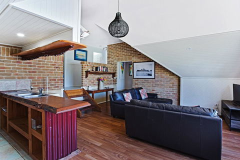 'Salt Wood' Cabin Style Retreat - Hotel Accommodation 2