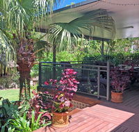 'Sandy Palms' 28 Moorooba Cr - Beautiful Home with Wifi Air-con and Boat Parking - Hotel Accommodation