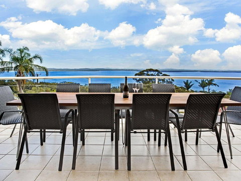 'The Bay', 25 Wallawa Rd - Huge Home With Aircon, Spectacular Views & Chromecast - Hotel Accommodation 3