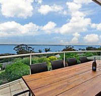 'The Bay' 25 Wallawa Rd - huge home with aircon spectacular views  chromecast - Hotel Accommodation