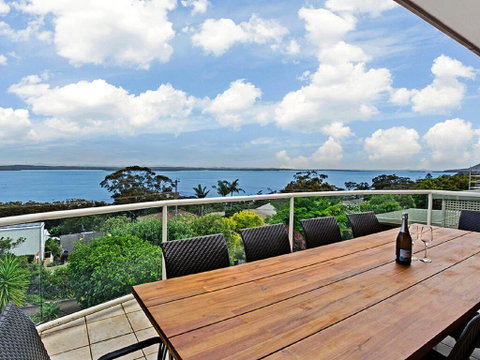 'The Bay', 25 Wallawa Rd - Huge Home With Aircon, Spectacular Views & Chromecast - Hotel Accommodation 0