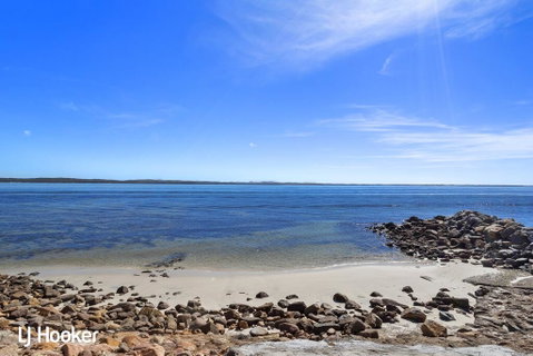 'Yacaaba' Beautiful Waterfront Location - Hotel Accommodation 3