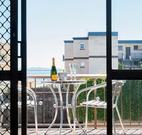1 'BAHIA' 47 RONALD AVE - GREAT LOCATION WITH FILTERED WATER VIEWS - Hotel Accommodation