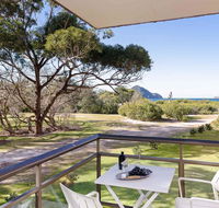 1 'Intrepid' 3 Intrepid Close - Amazing views of Shoal Bay only 100m from the Beach - Hotel Accommodation