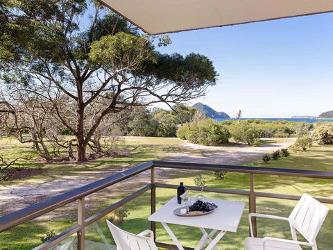 1 'Intrepid', 3 Intrepid Close - Amazing Views Of Shoal Bay, Only 100m From The Beach - Hotel Accommodation 0