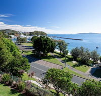 1 'Kiah' 53 Victoria Parade - stunning views wifi aircon just across the road to the water - Hotel Accommodation