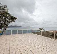 1 'Kooringal' 105 Soldiers Point Road - waterfront unit wth aircon - Hotel Accommodation