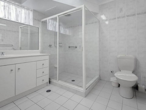 1 'Laman Lodge', 15 Laman Street - Stunning Air Conditioned Unit With Water Views And WIFI - Hotel Accommodation 1