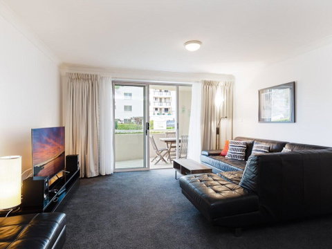 1 'SEASHELLS' 21-23 MAGNUS STREET - WIFI, POOL, LIFT & AIR CONDITIONING - Hotel Accommodation 0