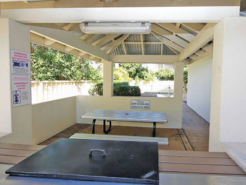 1 'SEASHELLS' 21-23 MAGNUS STREET - WIFI, POOL, LIFT & AIR CONDITIONING - Hotel Accommodation 3