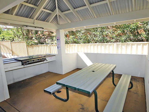 1 'SEASHELLS' 21-23 MAGNUS STREET - WIFI, POOL, LIFT & AIR CONDITIONING - Hotel Accommodation 2