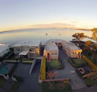 1 'Seaside Splendour' 137 Soldiers Point Road - beautiful unit on the waterfront - Hotel Accommodation