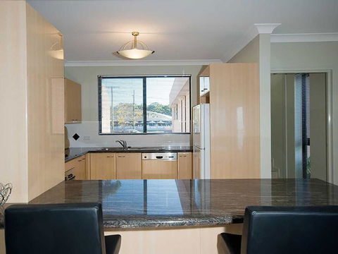 1 'Seaside Splendour' 137 Soldiers Point Road - Beautiful Unit On The Waterfront - Hotel Accommodation 3