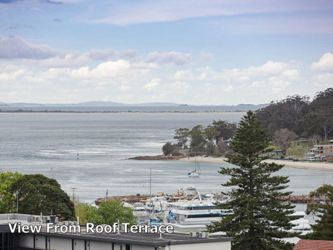 1 'Seaview', 9 Church Street - Huge Air Conditioned Unit With Lift & WIFI - Hotel Accommodation 2