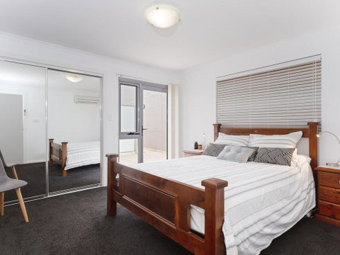 1 'Seaview', 9 Church Street - Huge Air Conditioned Unit With Lift & WIFI - Hotel Accommodation 3