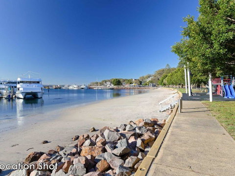 1 'Teramby Court' 104 Magnus Street - In Nelson Bay CBD - Hotel Accommodation 1