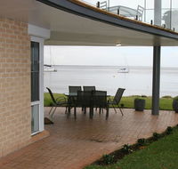 1 'The Clippers' 131 Soldiers Point Road - fabulous waterfront unit - Hotel Accommodation