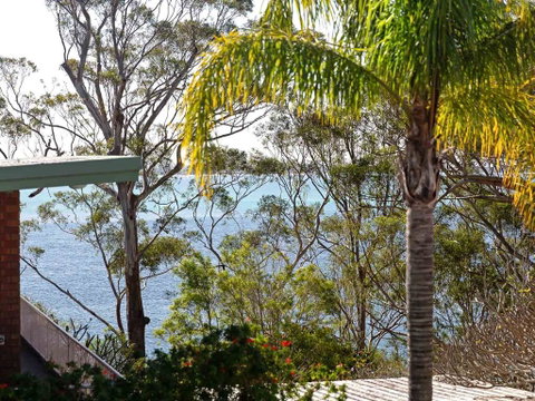 1 'Thurlow Lodge', 6 Thurlow Avenue - Air Conditioned & Pool In The Heart Of Town - Hotel Accommodation 0