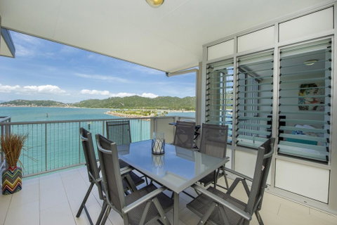 1 Bright Point Apartment 2305 - Hotel Accommodation 1