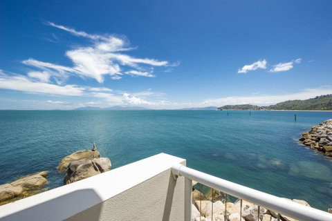 1 Bright Point Apartment 4202 - Hotel Accommodation 0