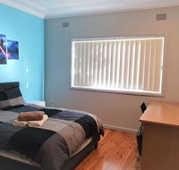 1 Double Quaint Private room near public bus transport - SHAREHOUSE - Hotel Accommodation