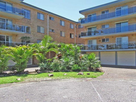 10 'Parkview', 11-13 Catalina Close - Peaceful Park Views - Hotel Accommodation 0