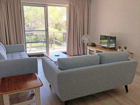 10 'Parkview', 11-13 Catalina Close - Peaceful Park Views - Hotel Accommodation 1