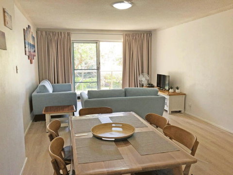 10 'Parkview', 11-13 Catalina Close - Peaceful Park Views - Hotel Accommodation 2