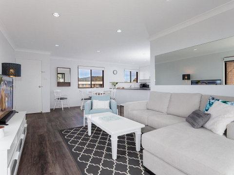 11 'Intrepid' , 3 Intrepid Close - Absolute Beachfront Bliss - Hotel Accommodation 2