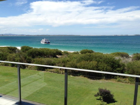 11 'Luskin Lodge' 29 Weatherly Close - Stunning Water Views - Hotel Accommodation 0