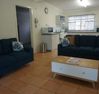 11 Bomburra Court - Rainbow Beach Comfortable Beach House Plenty of boat parking - Hotel Accommodation