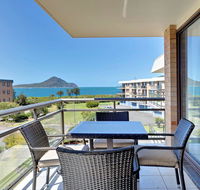 12 'Commodore' 6 Intrepid Close - beautiful water views - Hotel Accommodation