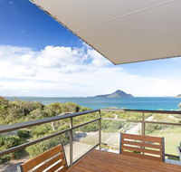 12 'Intrepid' 3 Intrepid Close - right on the beachfront - Hotel Accommodation