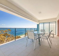 12 'Le Vogue' 16 Magnus St - Sensational Water Views Lift Pool  Tennis Court - Hotel Accommodation