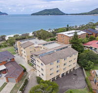 12 'The Helm' 22 Voyager Close - unit in Little Beach with direct access to Shoal Bay Beach - Hotel Accommodation