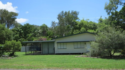 12 Wansfell Street Picnic Bay - Hotel Accommodation 0