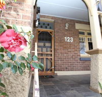 123 Hill St Heart of Orange Double Brick - Hotel Accommodation