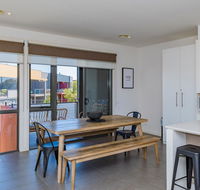 13 Shore Place - Hotel Accommodation