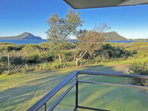 14 'Intrepid', 3 Intrepid Close - Unlimited Magnificent Water Views - Hotel Accommodation 0